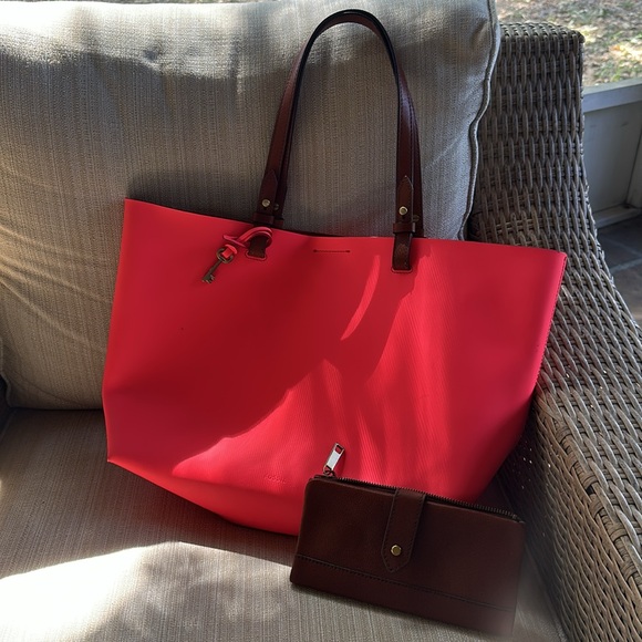 Fossil Neon Coral shoulder purse - Picture 8 of 8